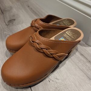 Brown Leather Clogs with Braided Detail